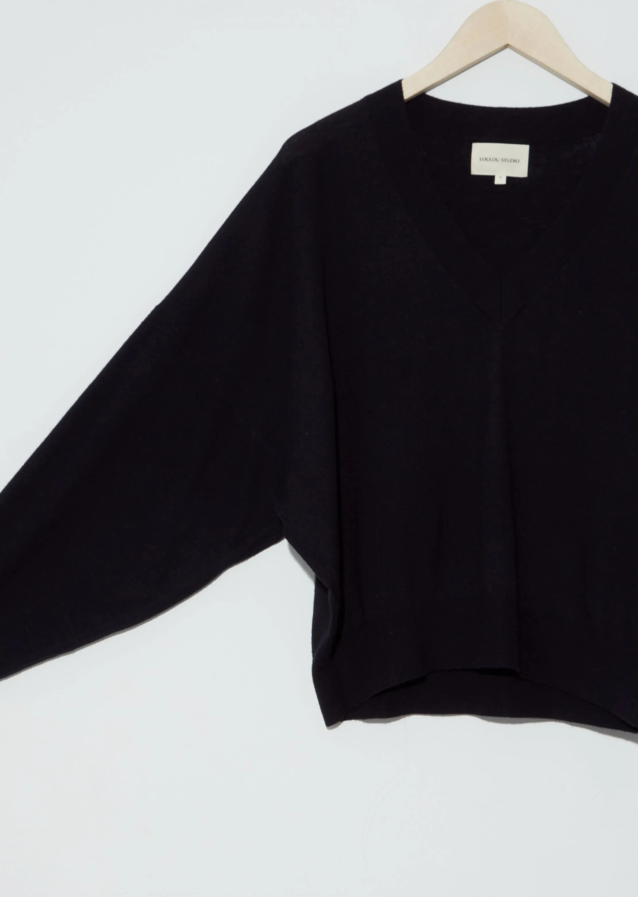 Hakueru Wool & Cashmere V Neck Sweater — Black